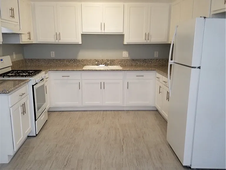 706 W 104th Pl — Photo 8
