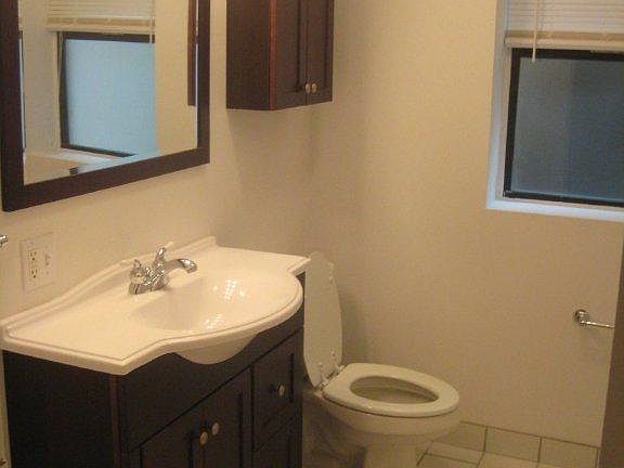2nd image of 4020 N Clarendon Ave APT 1F