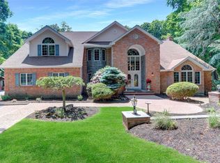 1 Fox Run, Saint James, NY 11780