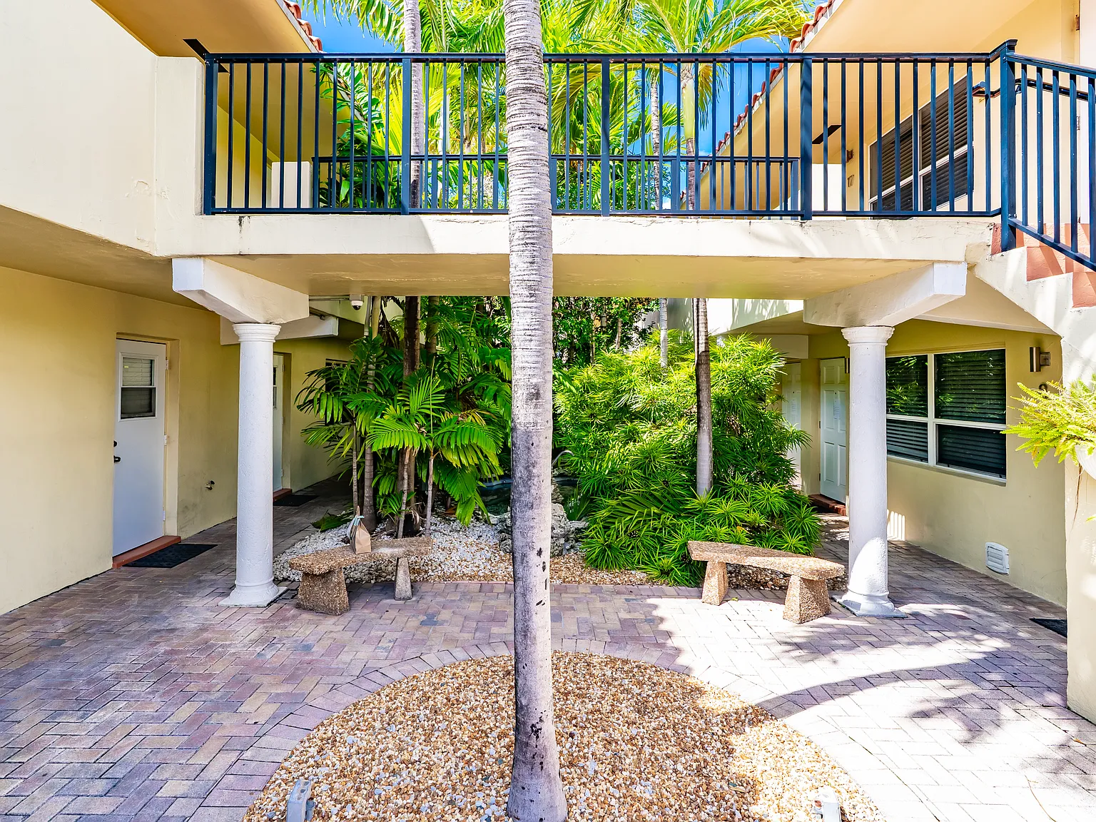 Anchor Bay Apartments — Photo 4