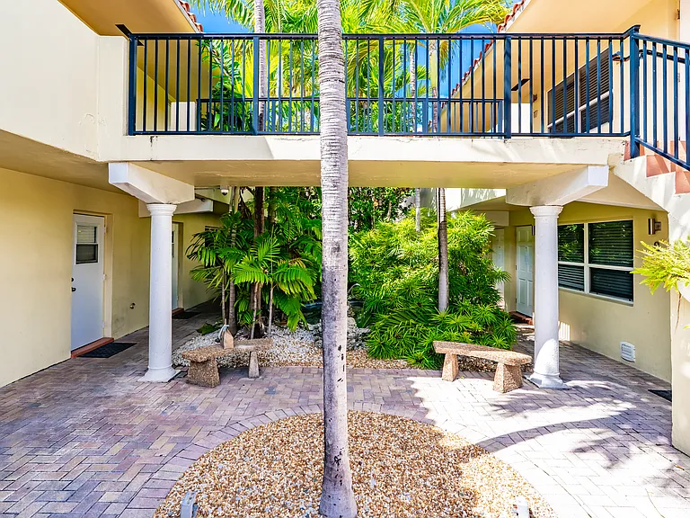 Anchor Bay Apartments — Photo 4