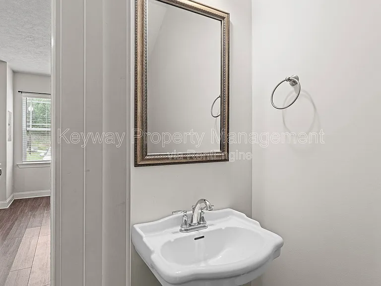 1913 Butternut Dr — Photo 5