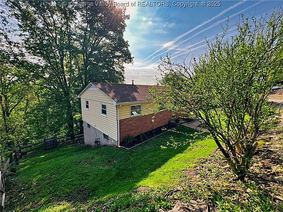 3rd image of 312 Redwood Dr