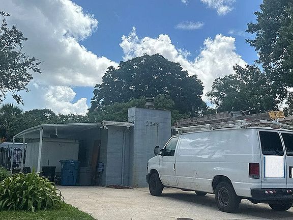 3rd image of 2549 Wedgefield Blvd