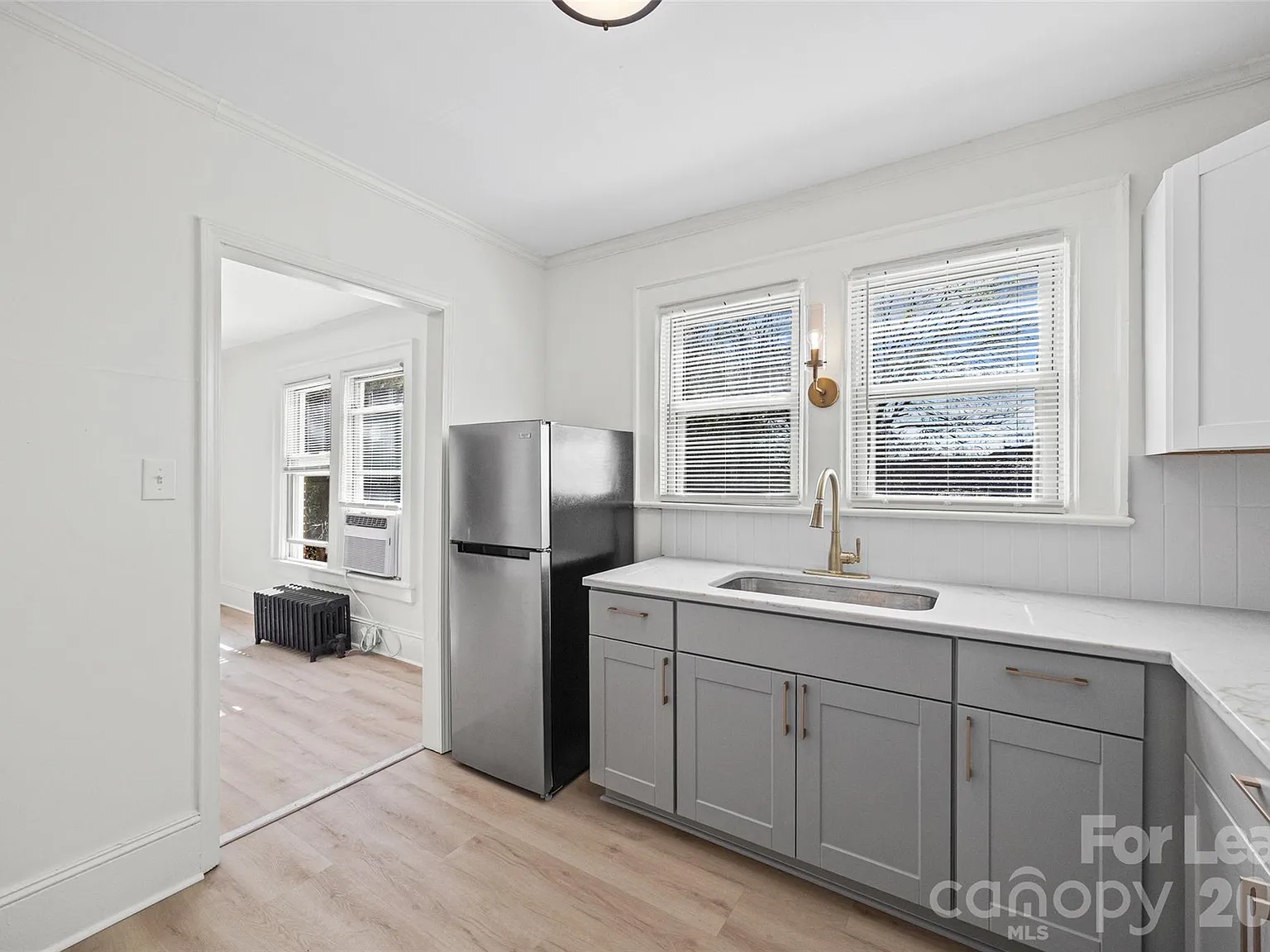 1 bed, 1.0 bath, $1,400 — Photo 1