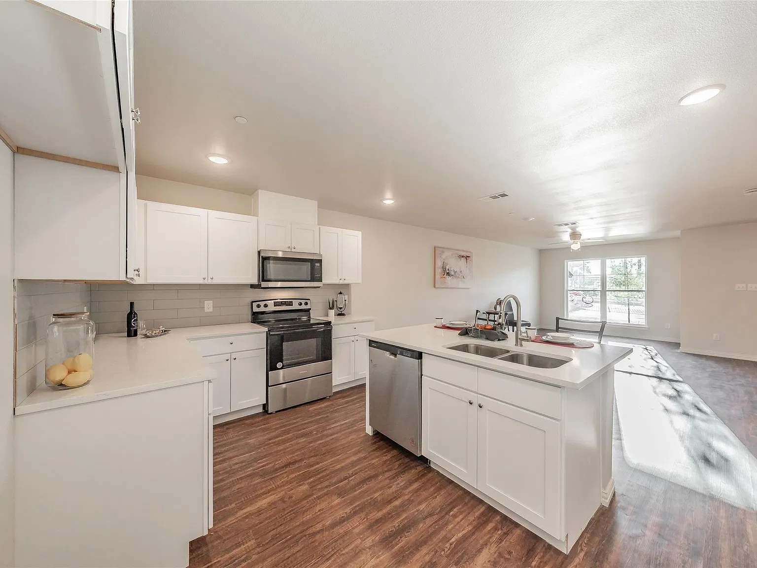 3 bed, 2.5 bath, 1550 sqft, $2,795 — Photo 4