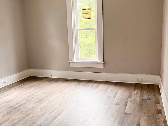 4th image of 141 Annadale Ave