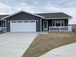 170 Hummingbird Ct, Independence, IA 50644