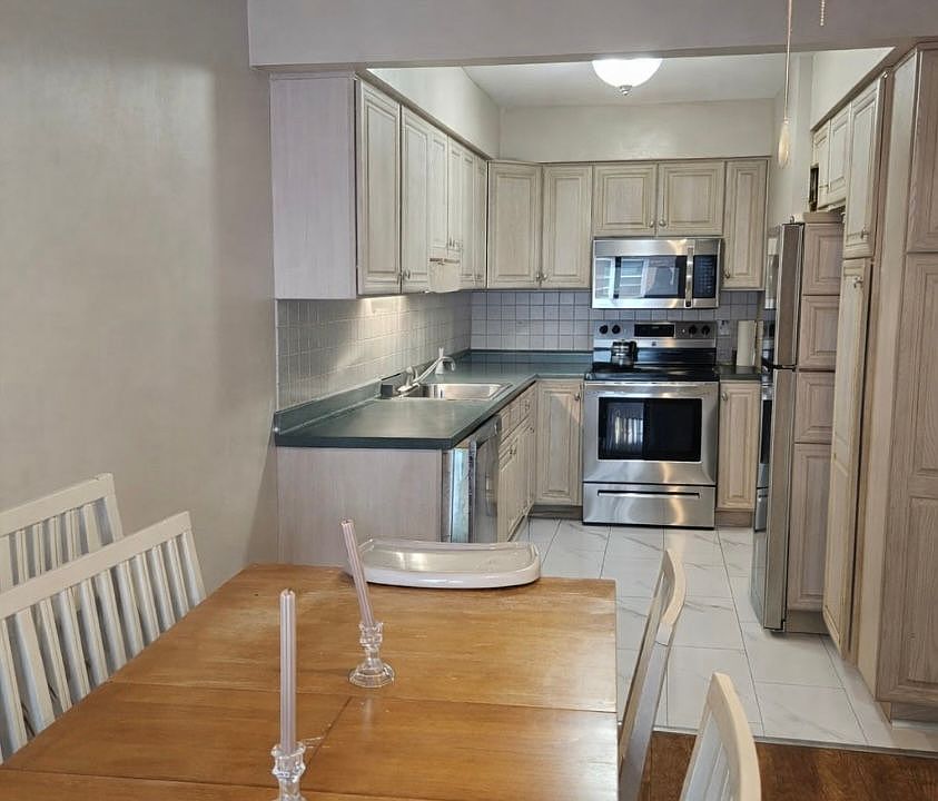 Open concept dining/kitchen