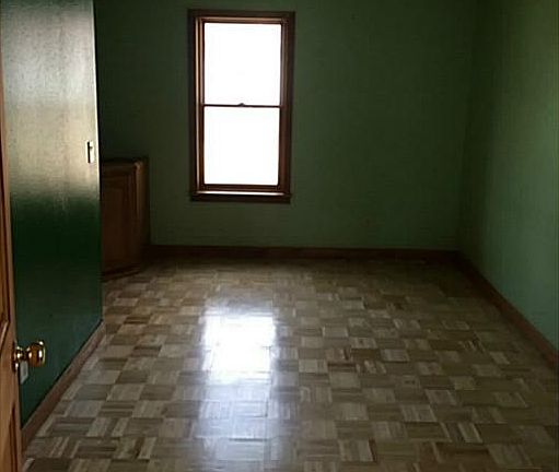 3rd image of 209 2nd Ave