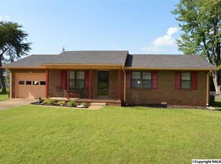 208 Larkwood Dr, Decatur, AL 35601