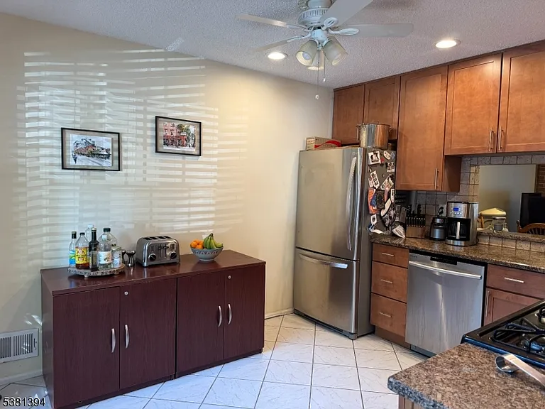 4 Woodward Ln — Photo 5
