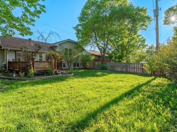 5808 SW 17th St, Topeka, KS 66604