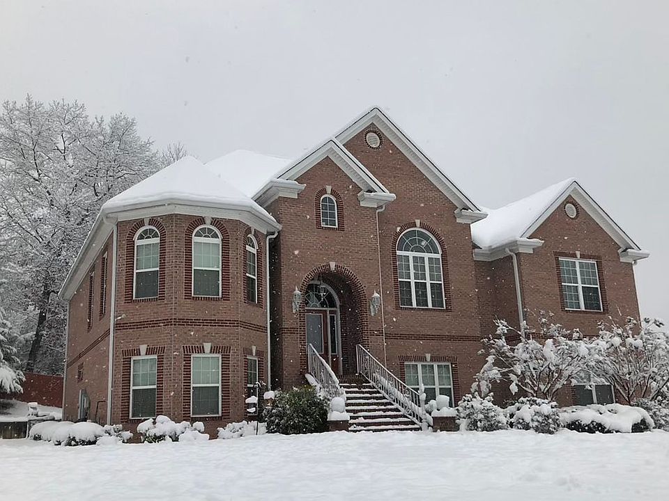 2nd image of 6 Belmont Ct SE
