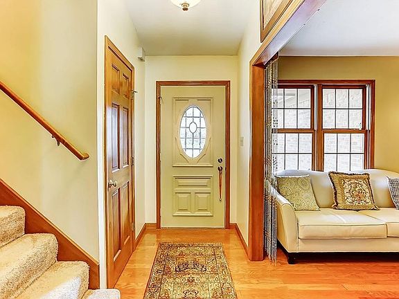 3rd image of 355 Winterset Dr