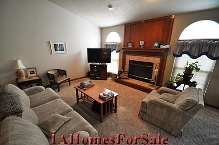 Living Room 15' x18'