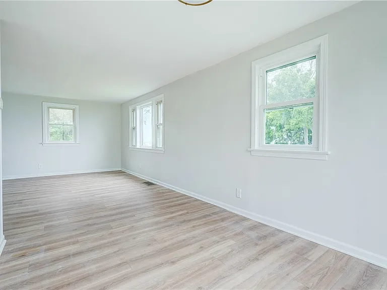 904 Lake Rd — Photo 13