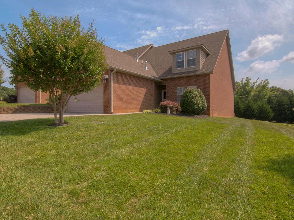 1st image of 780 Meadow Walk Ln