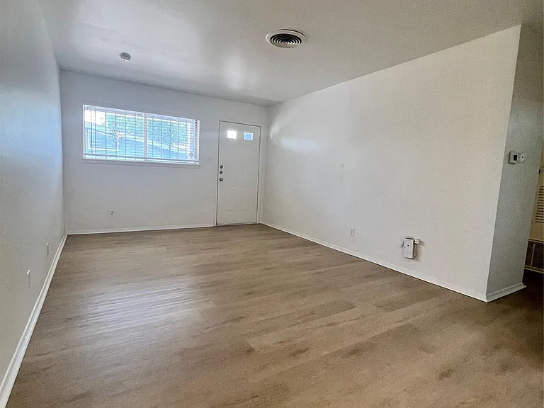 6005 Cameron Rd #A — Photo 5