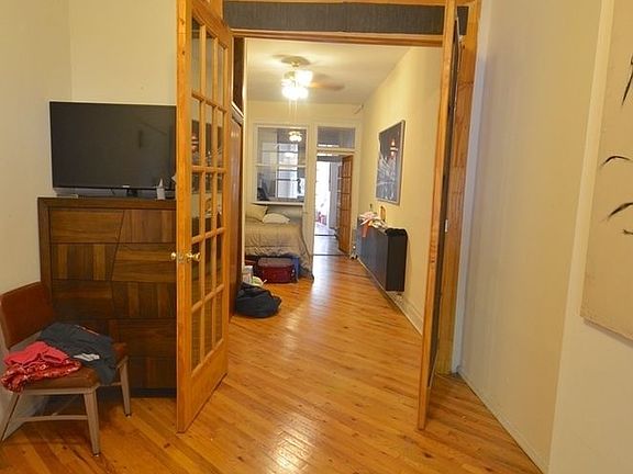 5th image of 563 Warren St APT 1R