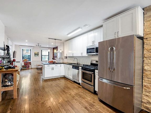3rd image of 221 Jefferson Ave #Gr1