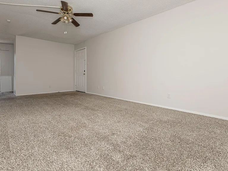 Bel Air Estates — Photo 33