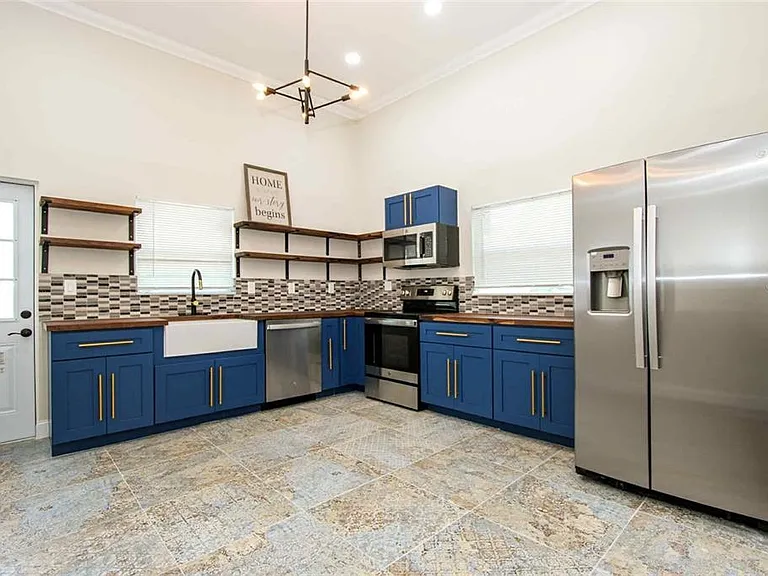3710 De Soto Blvd — Photo 9