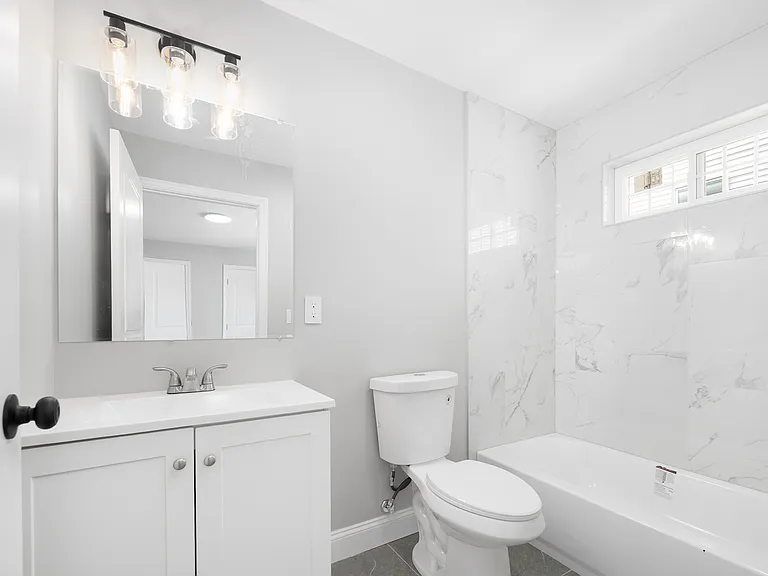 28 Grosvenor Ave #2 — Photo 9
