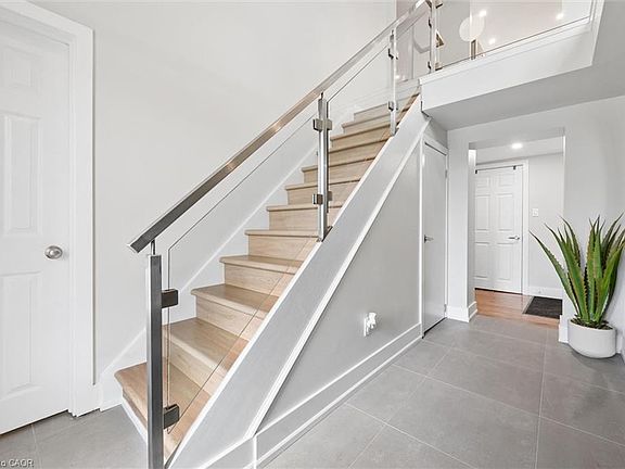 4th image of 220 Mayfield Ave
