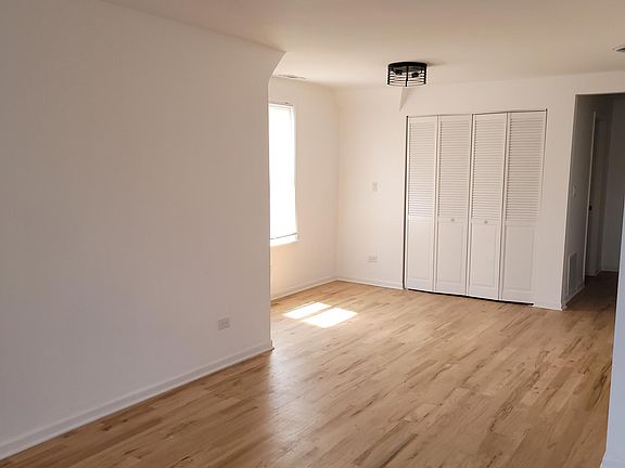2nd image of 934 N Saint Louis Ave Floor 2