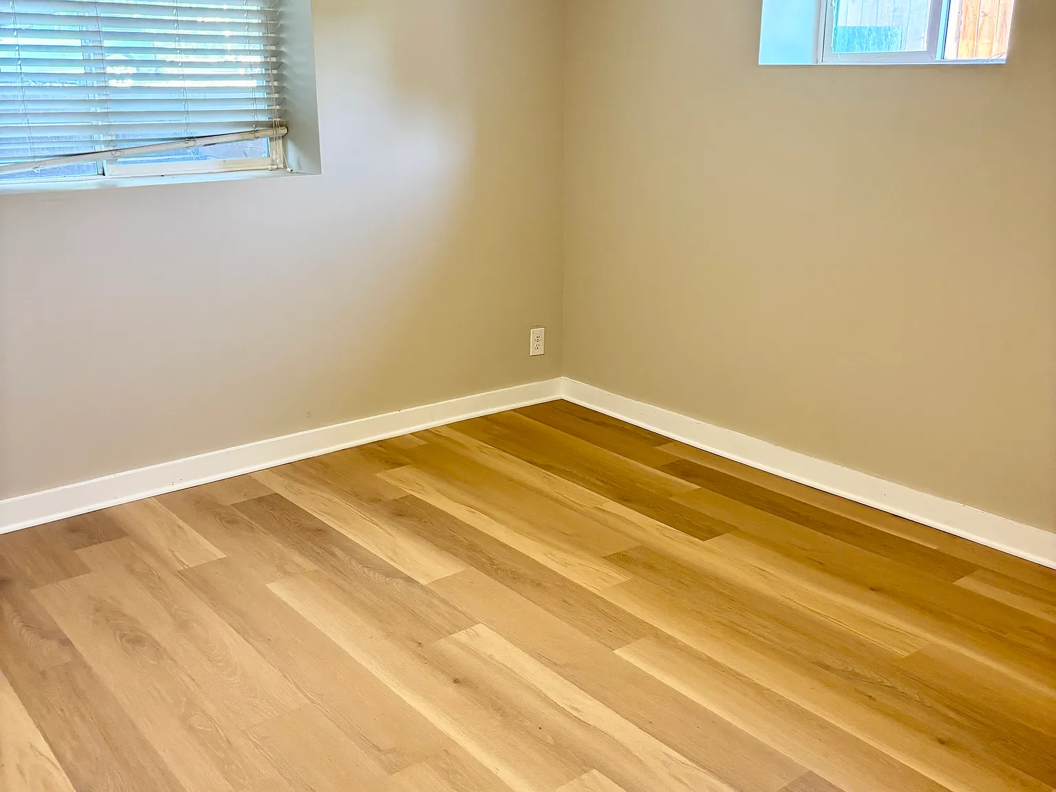 318 S Dale Ct — Photo 3