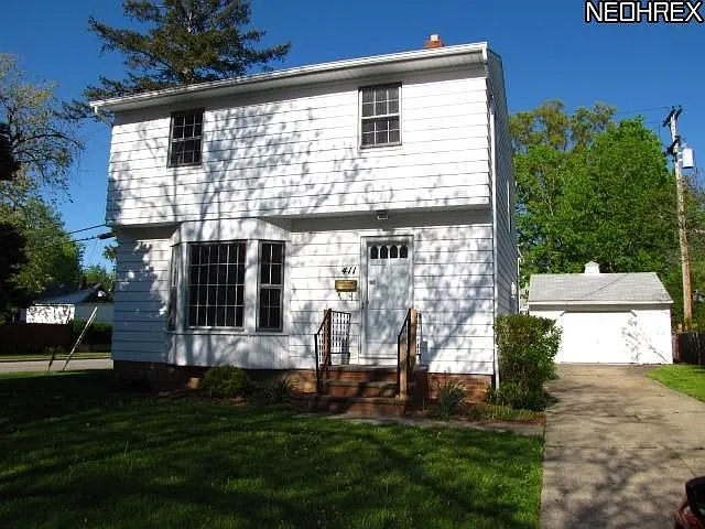 411 E 245th St photo 1