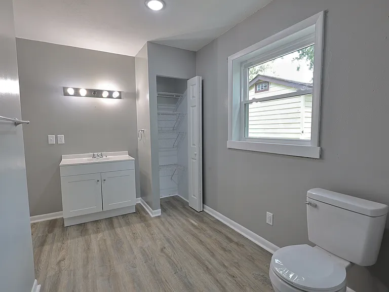 302 Clayton St #1 — Photo 8