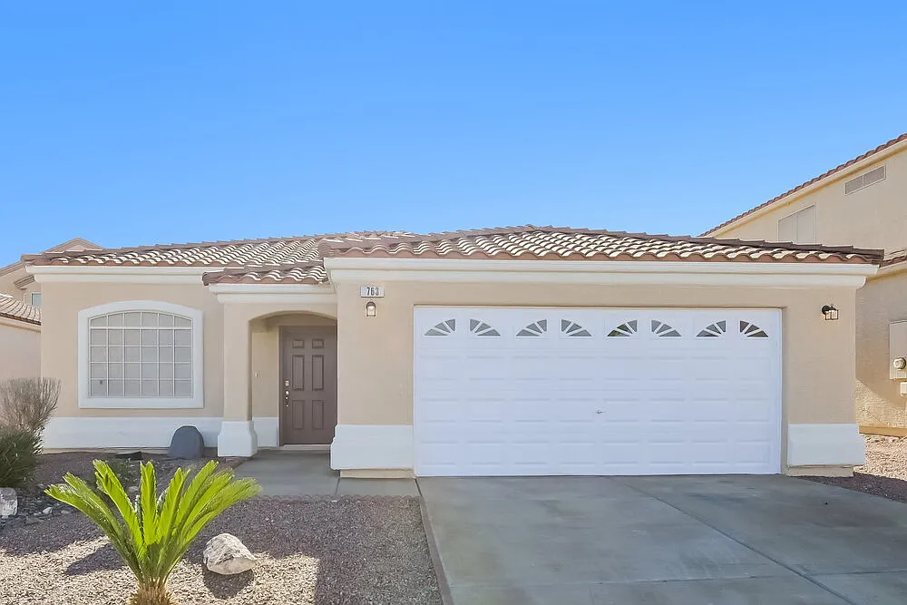 4 bed, 2.0 bath, 1900 sqft, $2,445 — Photo 1