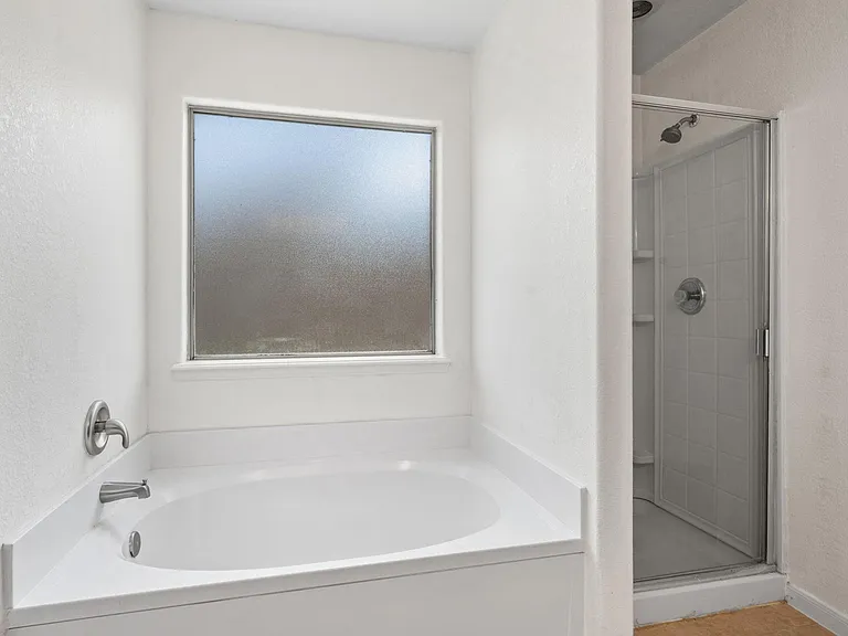 4614 Oak St — Photo 18