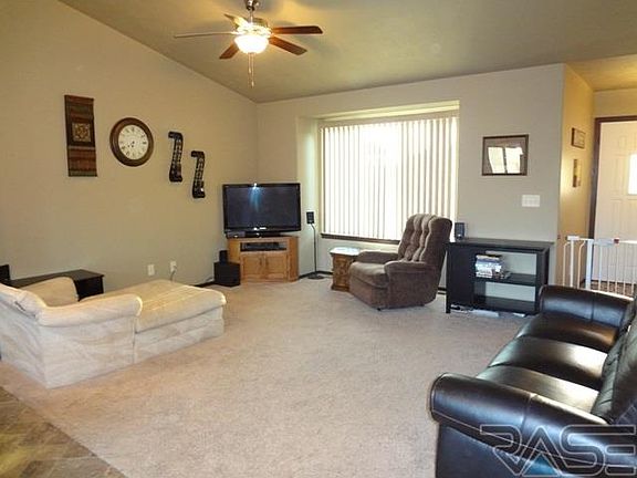 2nd image of 424 Macey Ave