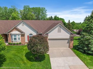 390 Mulberry Dr, Walled Lake, MI 48390