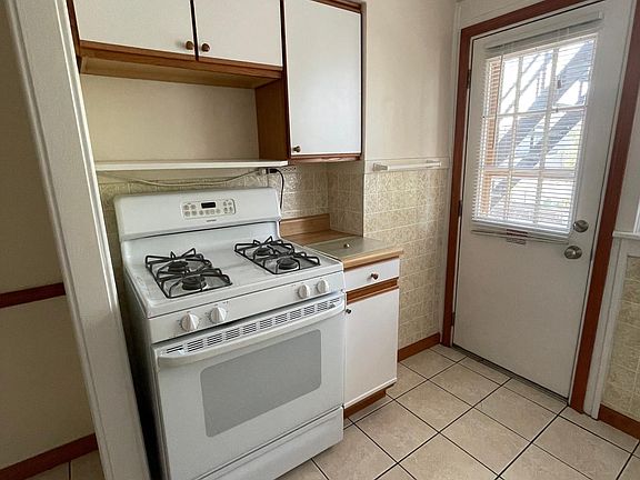 4th image of 1050 Kenmore Ave #5