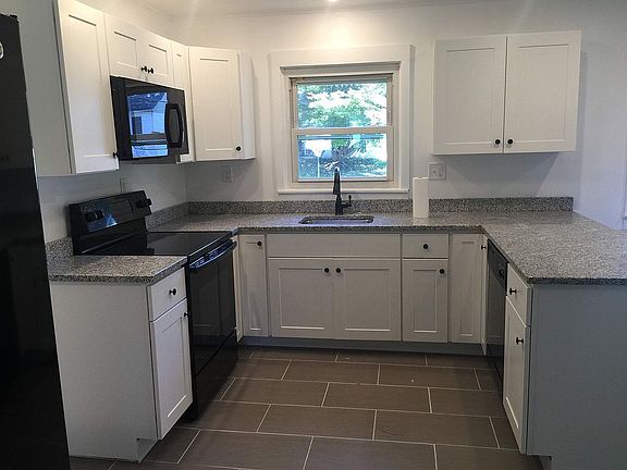 2nd image of 32 Roslyn St