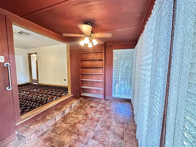 2810 N Houston Dr — Photo 19