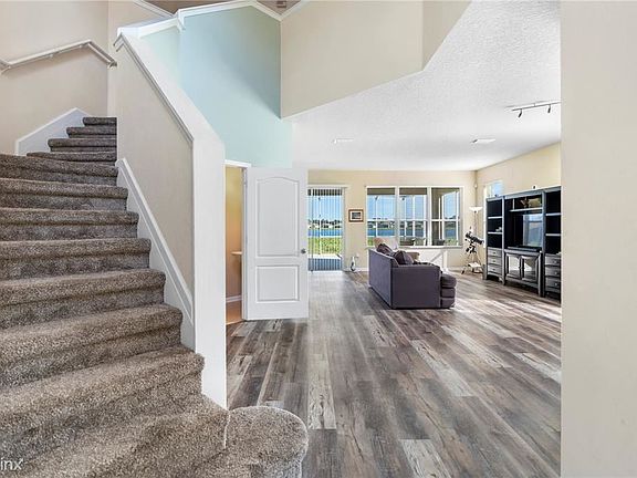 5th image of 7631 Crescent Palm Dr