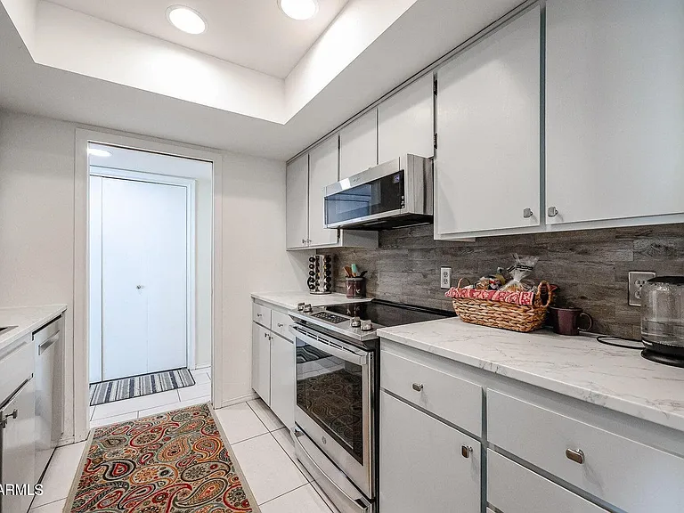 194 Laguna Dr E — Photo 11