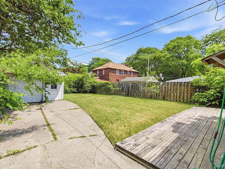 Listing photo 5