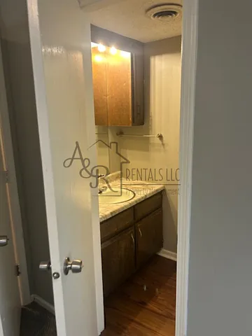 1905 S Elm St #12 — Photo 10