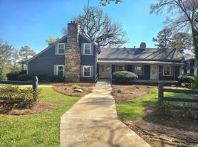 Chateau Montagne Apartments