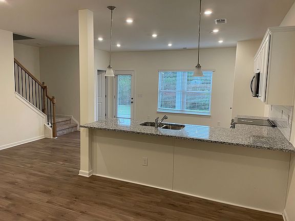 4th image of 230 Emmett Dr