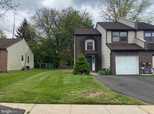 688 Whittier Dr, Warminster, PA