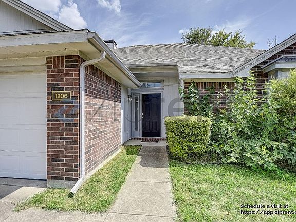 2nd image of 1206 Hyde Park Dr