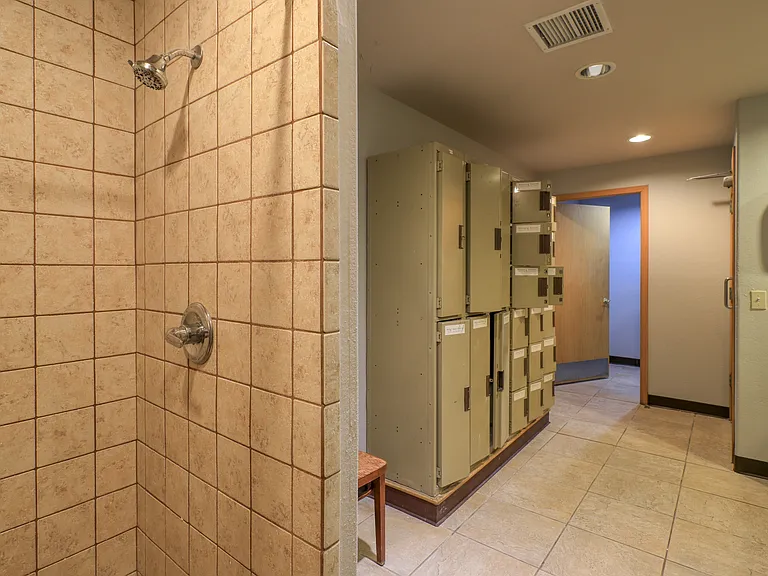 450 Lewis St — Photo 15