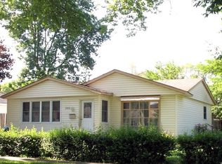 746 S Merle Ln, Wheeling, IL 60090